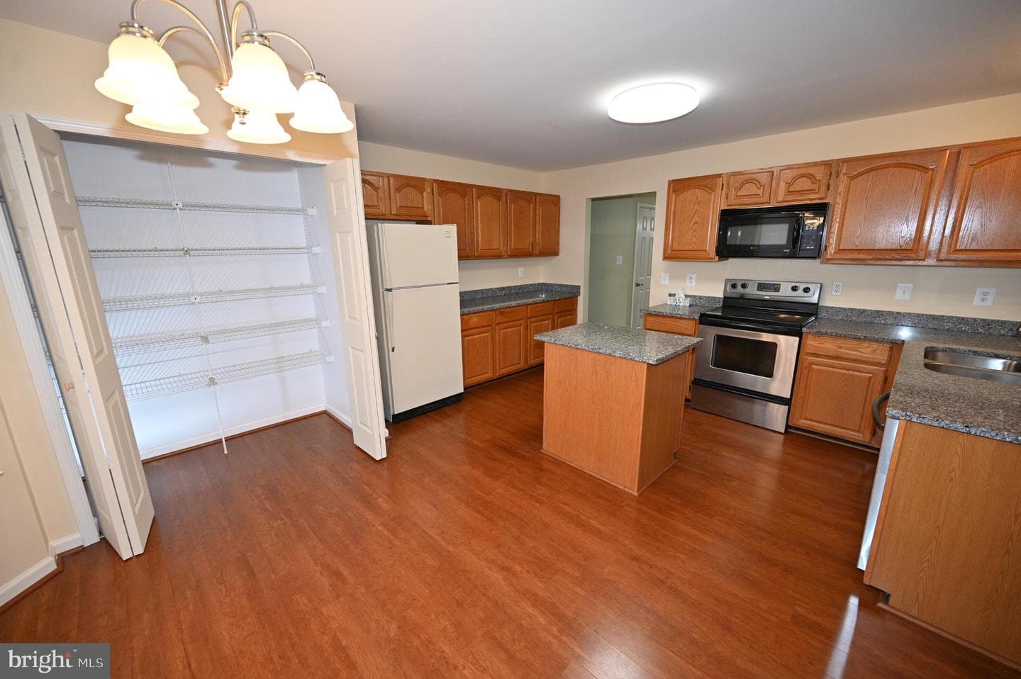 2800 Harrison Court photo 20