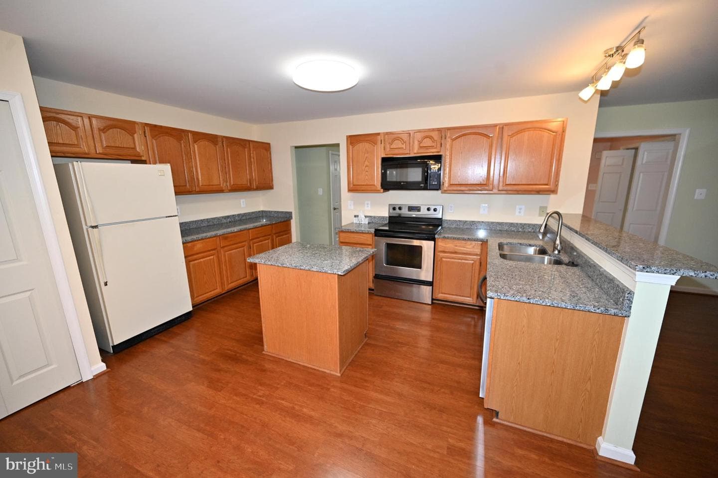 2800 Harrison Court photo 21