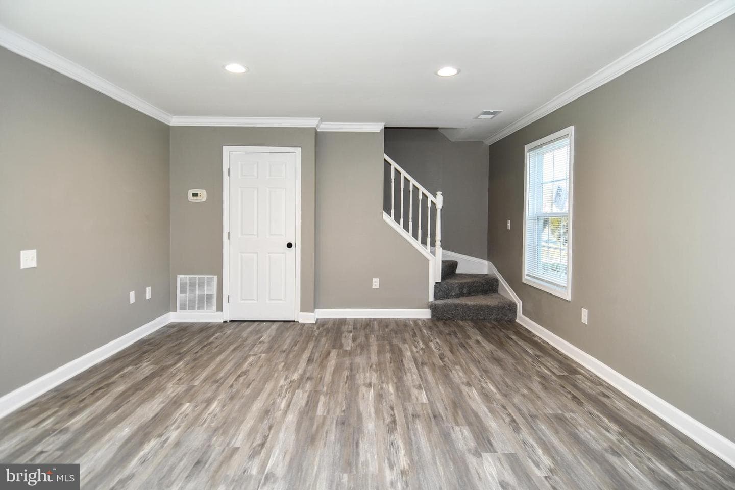 717 Brandon Circle photo 5