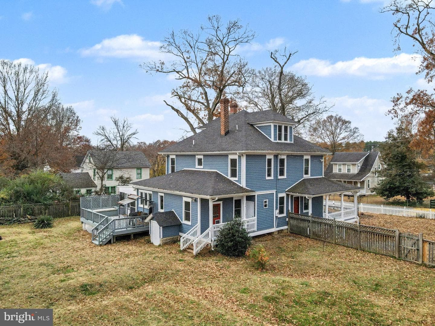 25 Indian Head Avenue photo 3