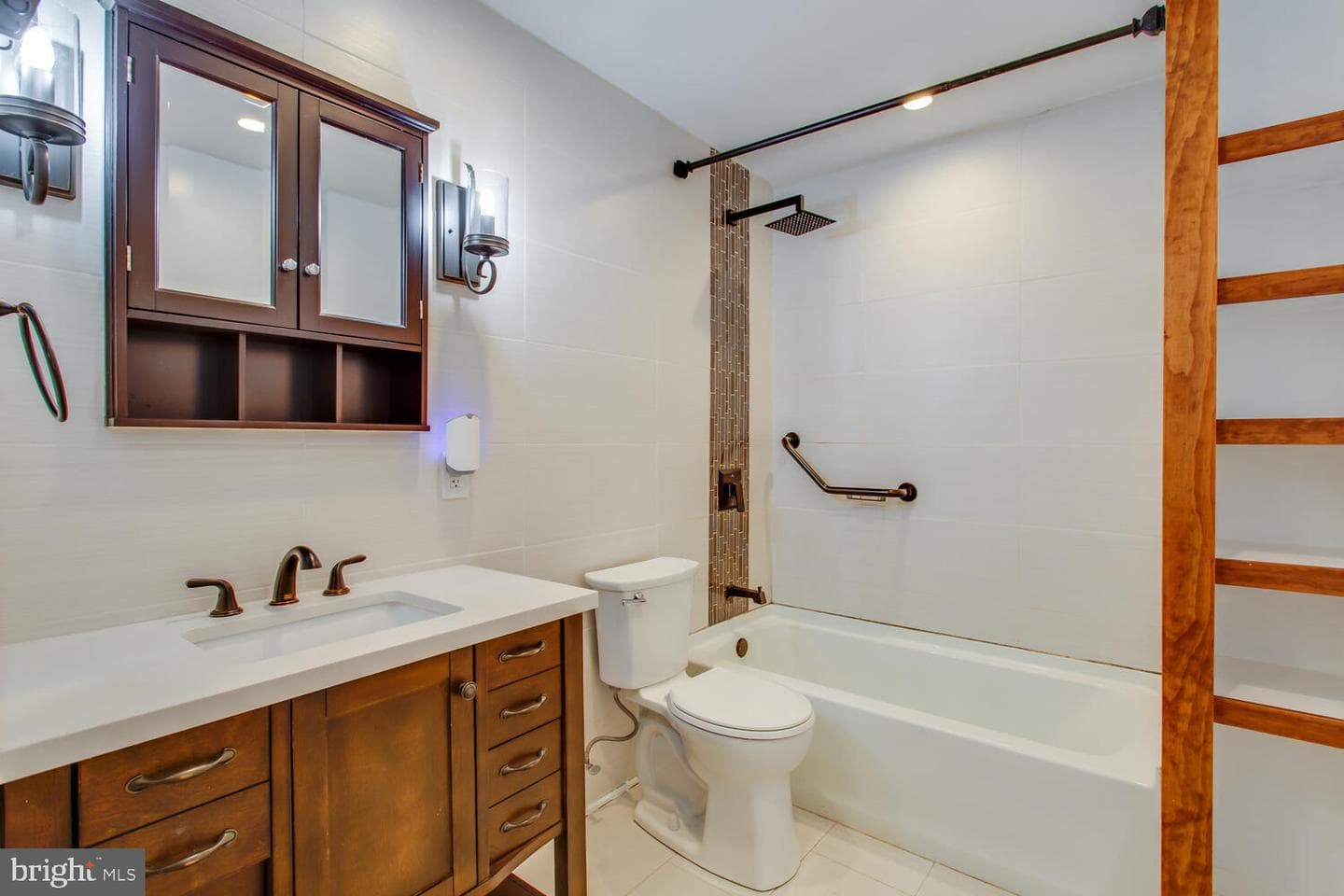 5213 Vaughan Court photo 4
