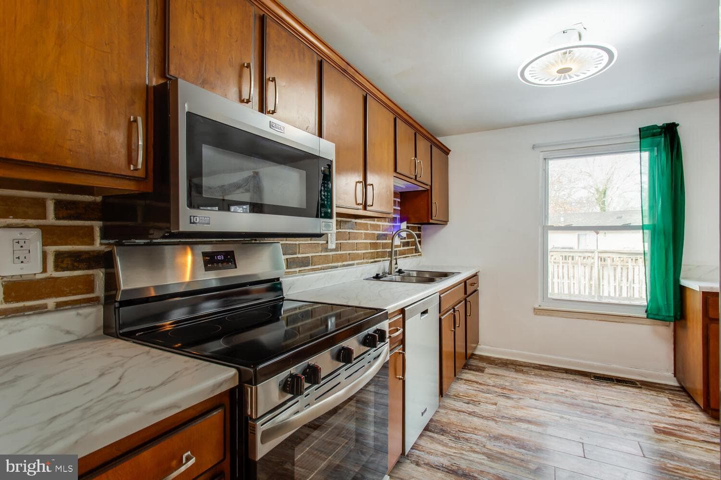 5213 Vaughan Court photo 9