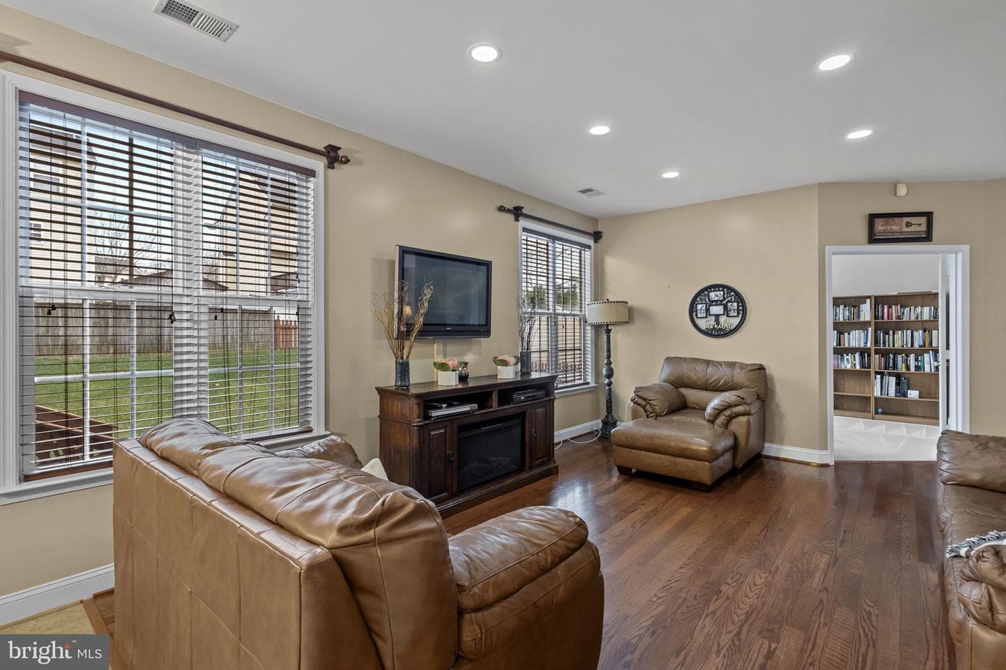 11255 Wildmeadows Street photo 19