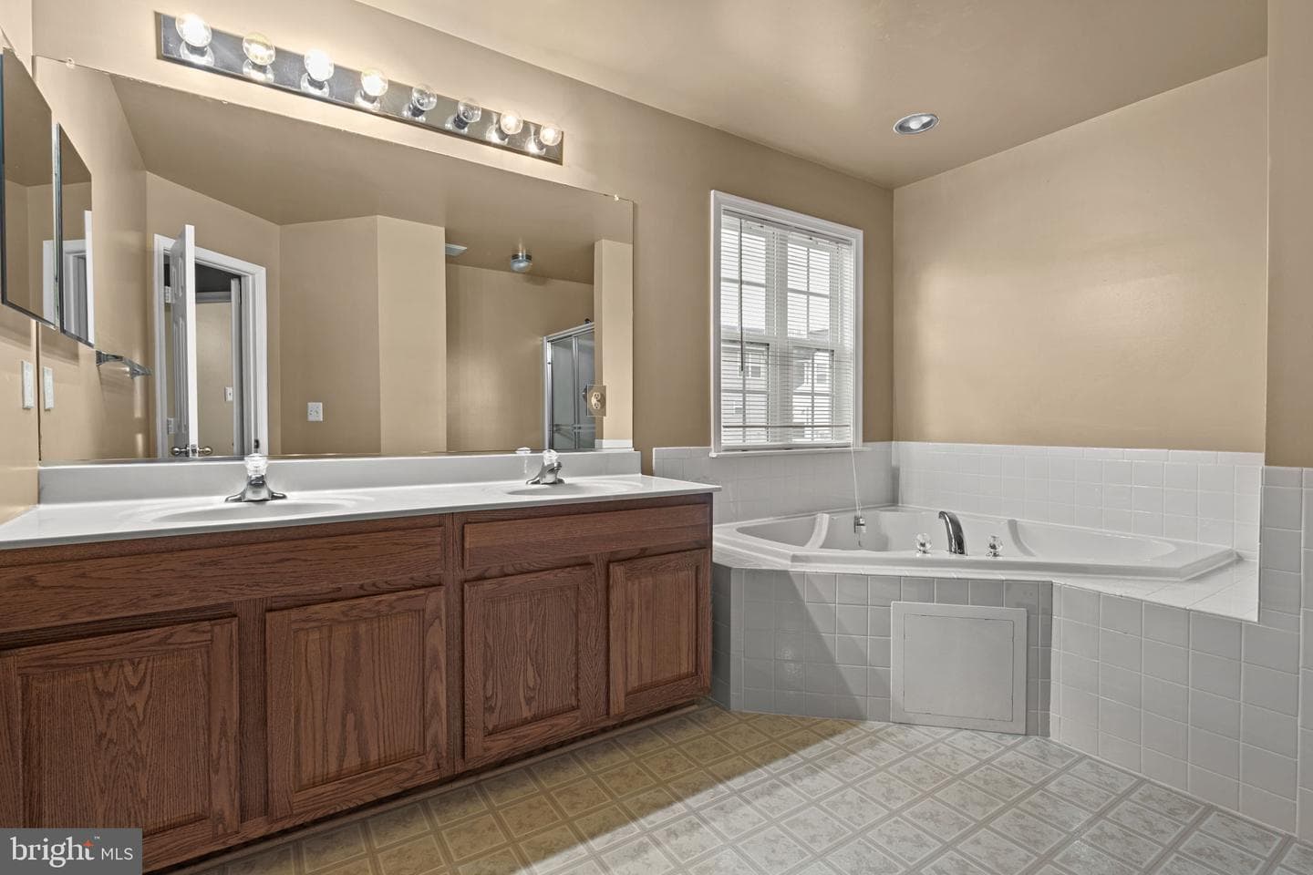 11255 Wildmeadows Street photo 25