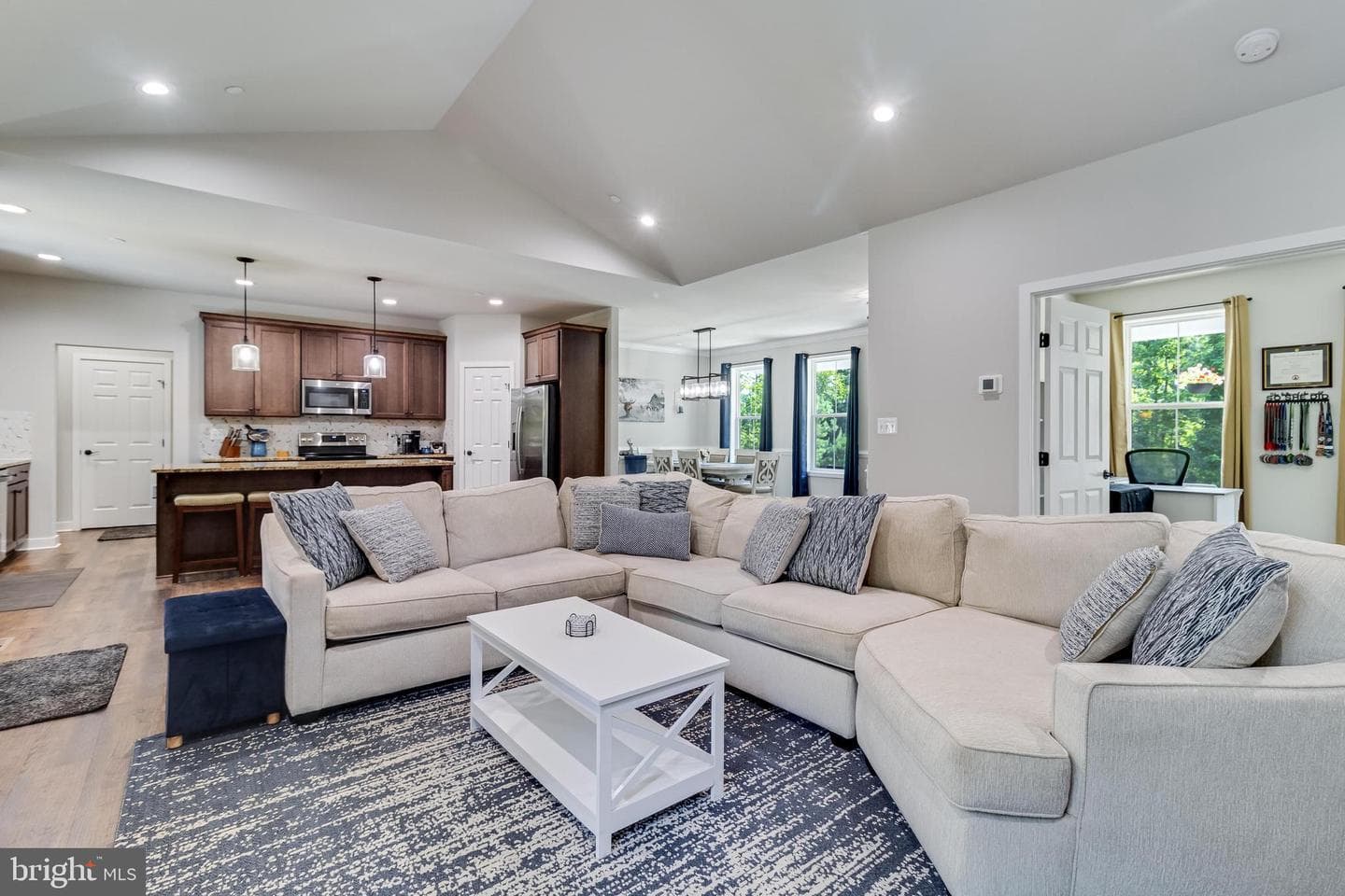 4025 Tamaron Court photo 6