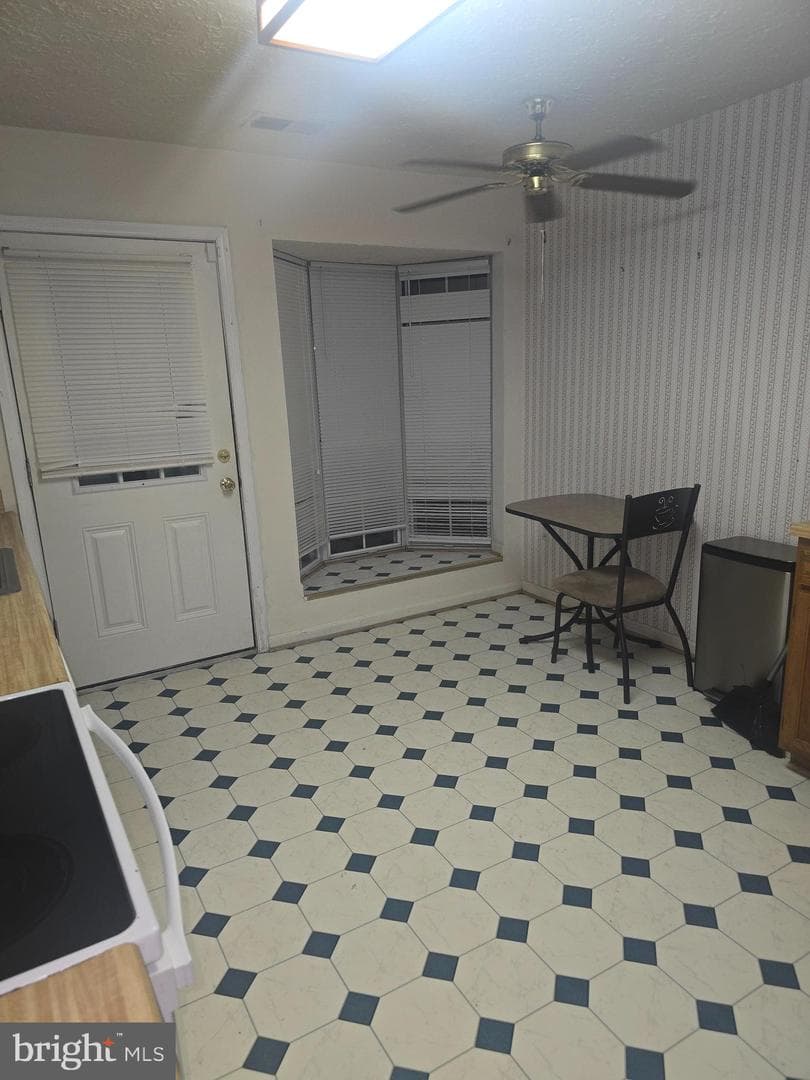 6290 Whistlers Place photo 14