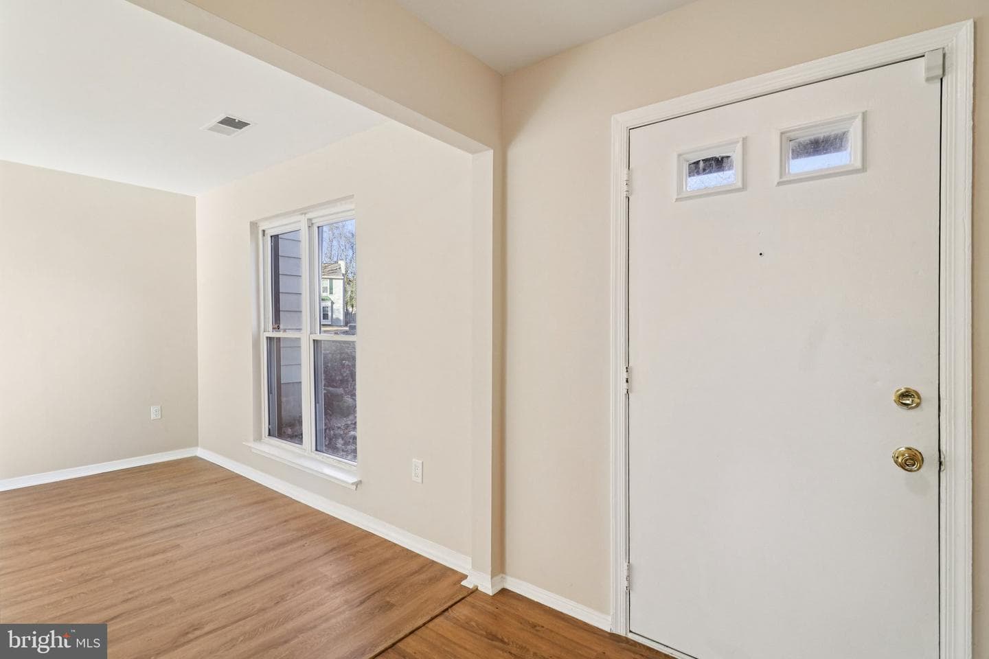 2575 Robinson Place photo 5