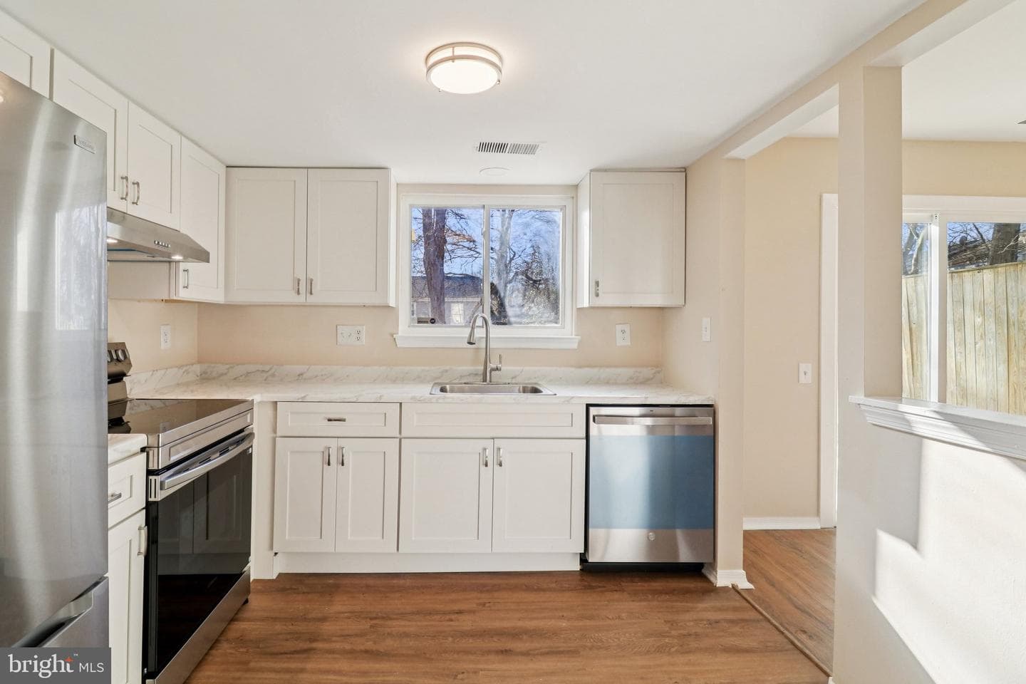 2575 Robinson Place photo 9