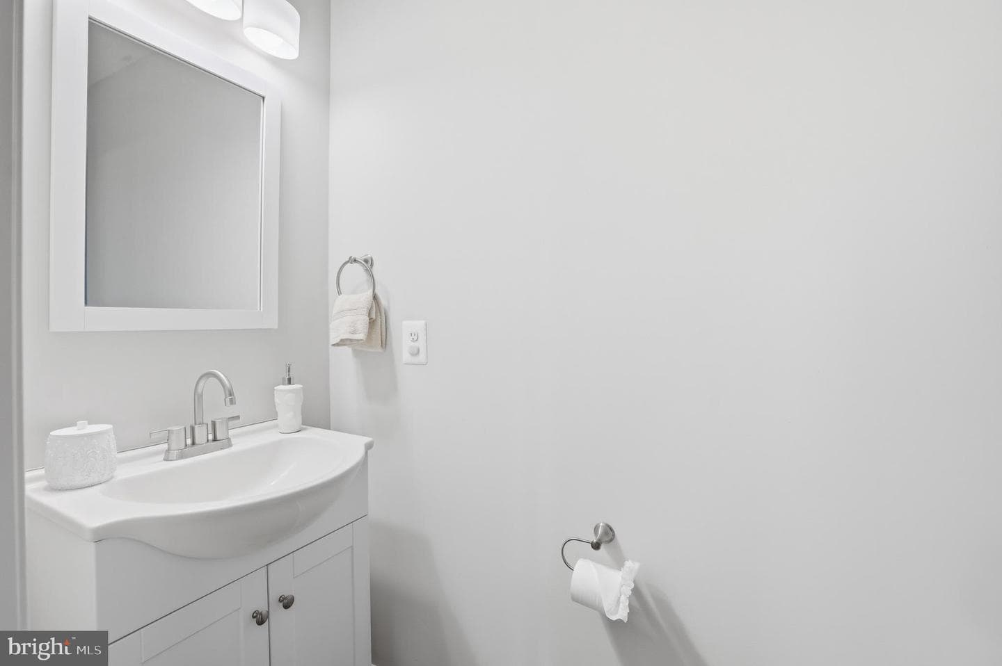 4085 Stepneys Place photo 12
