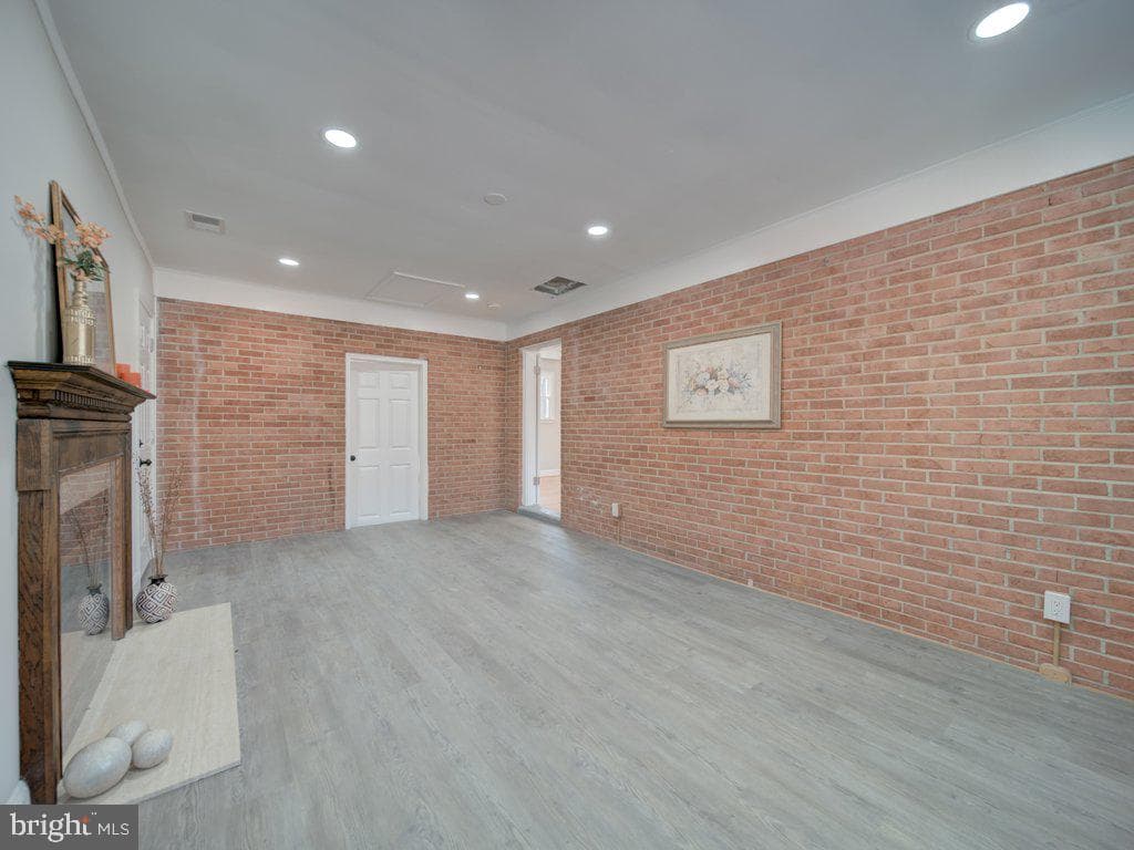 8305 Warren Drive photo 18