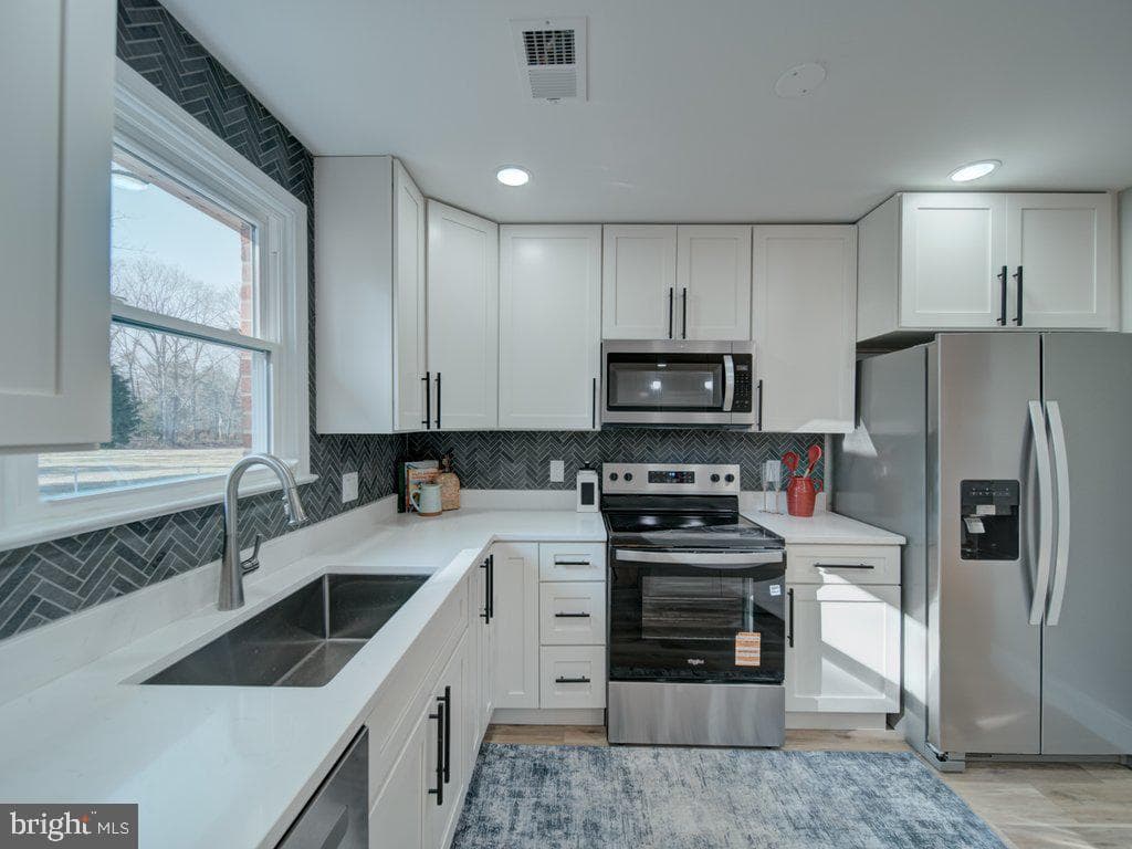 8305 Warren Drive photo 24
