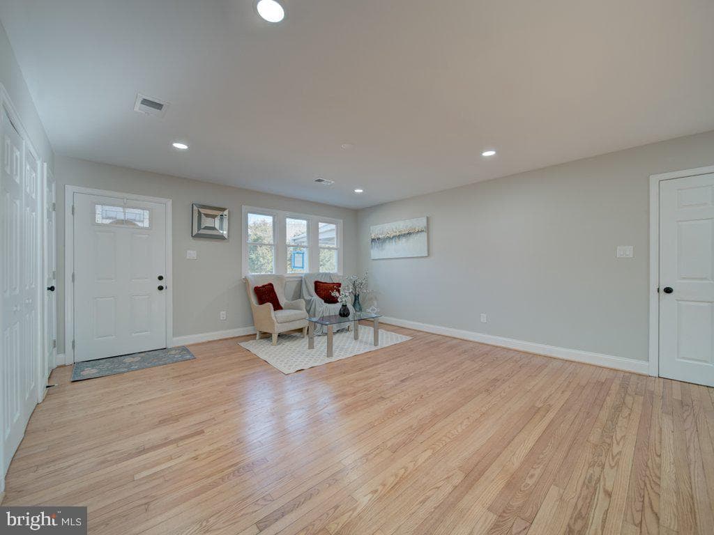 8305 Warren Drive photo 5