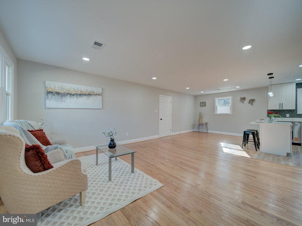 8305 Warren Drive photo 8