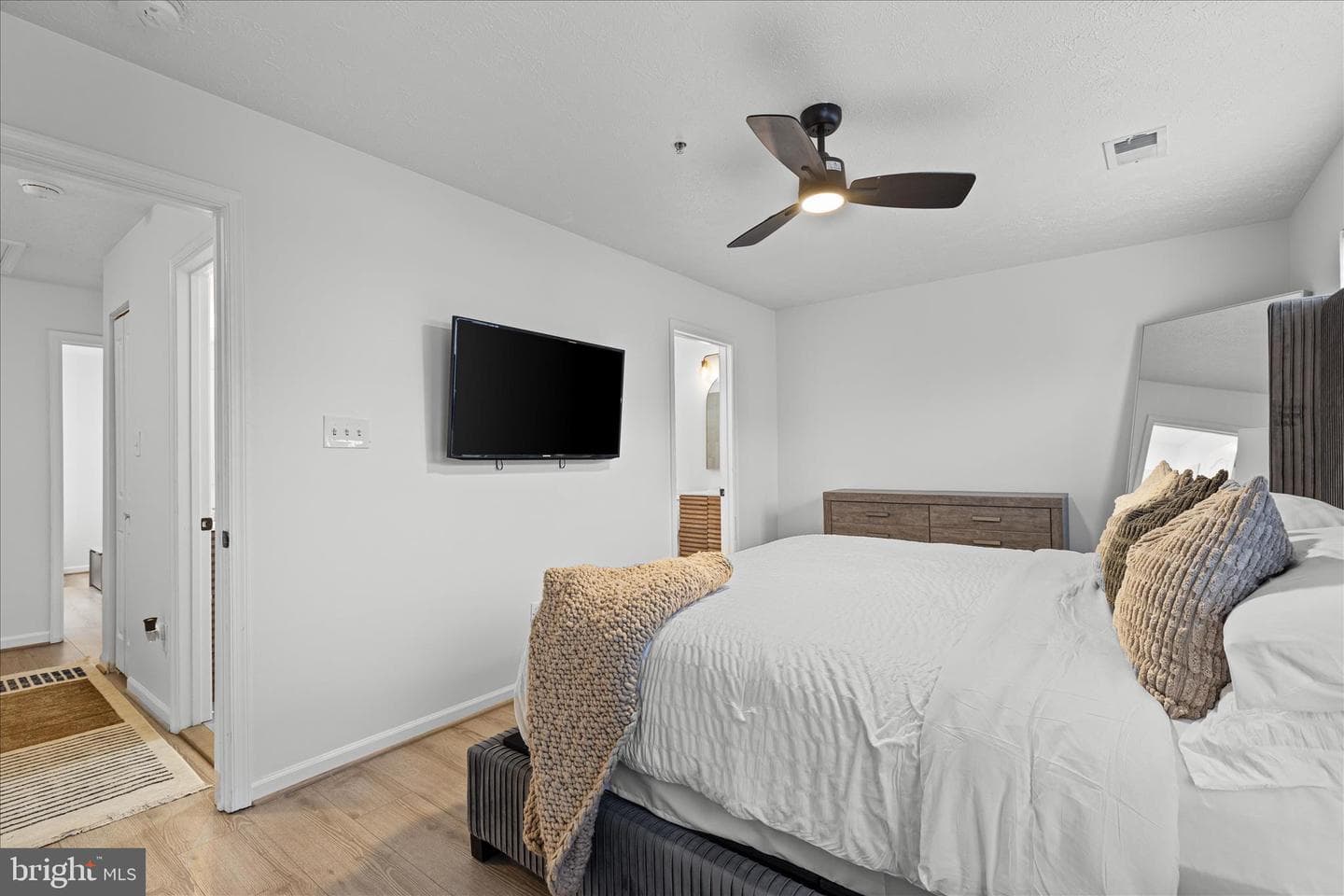 5855 Wolsey Court photo 17