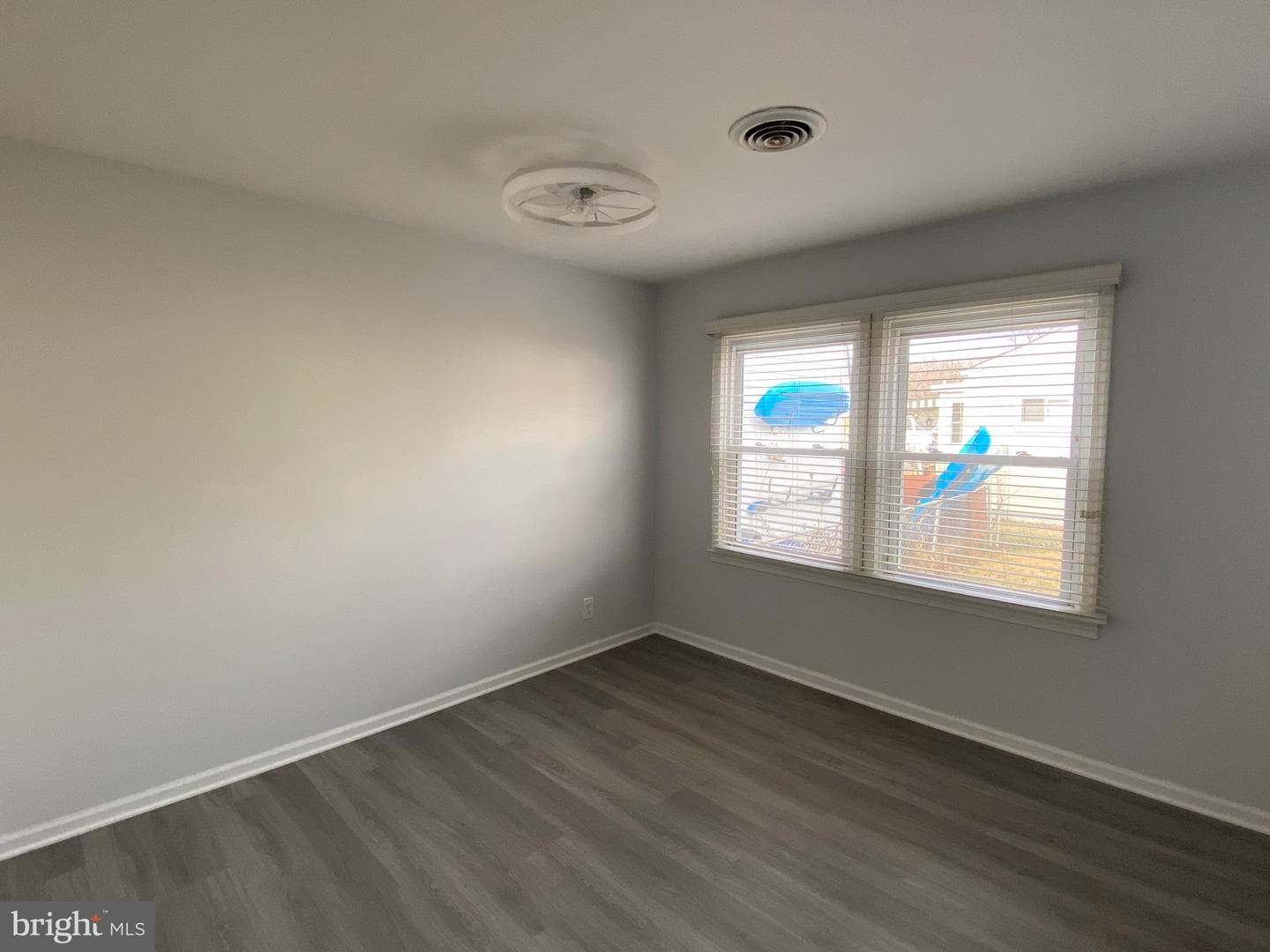 52 Circle Ave photo 9