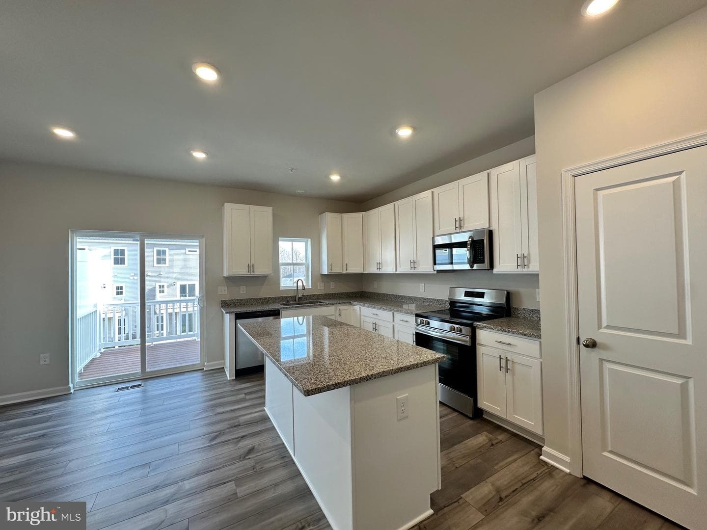 5578 Ludlow Place photo 6