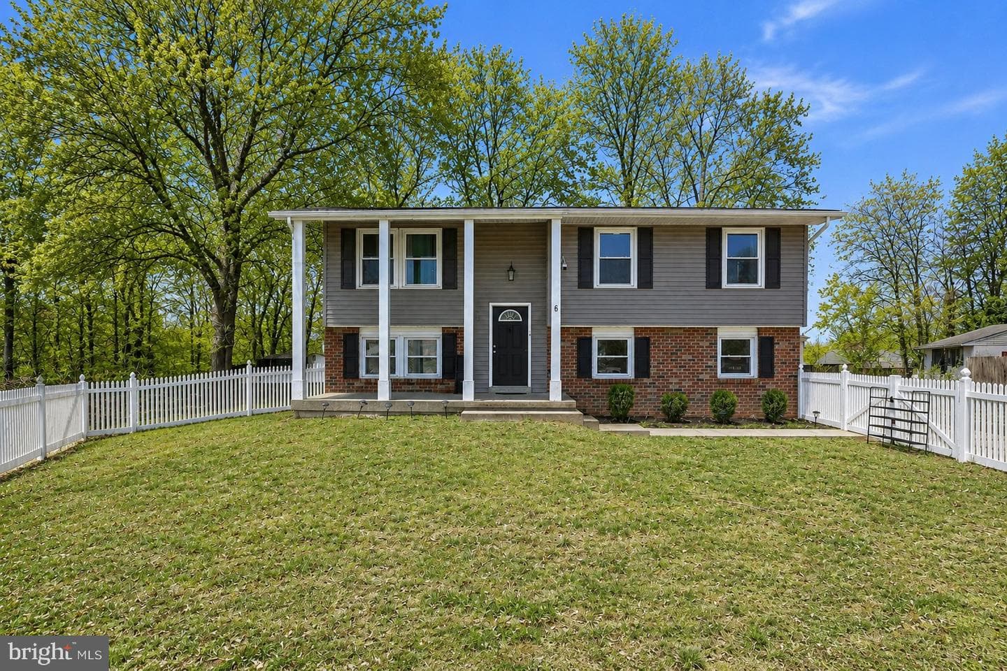 6 Stratford Court, Waldorf