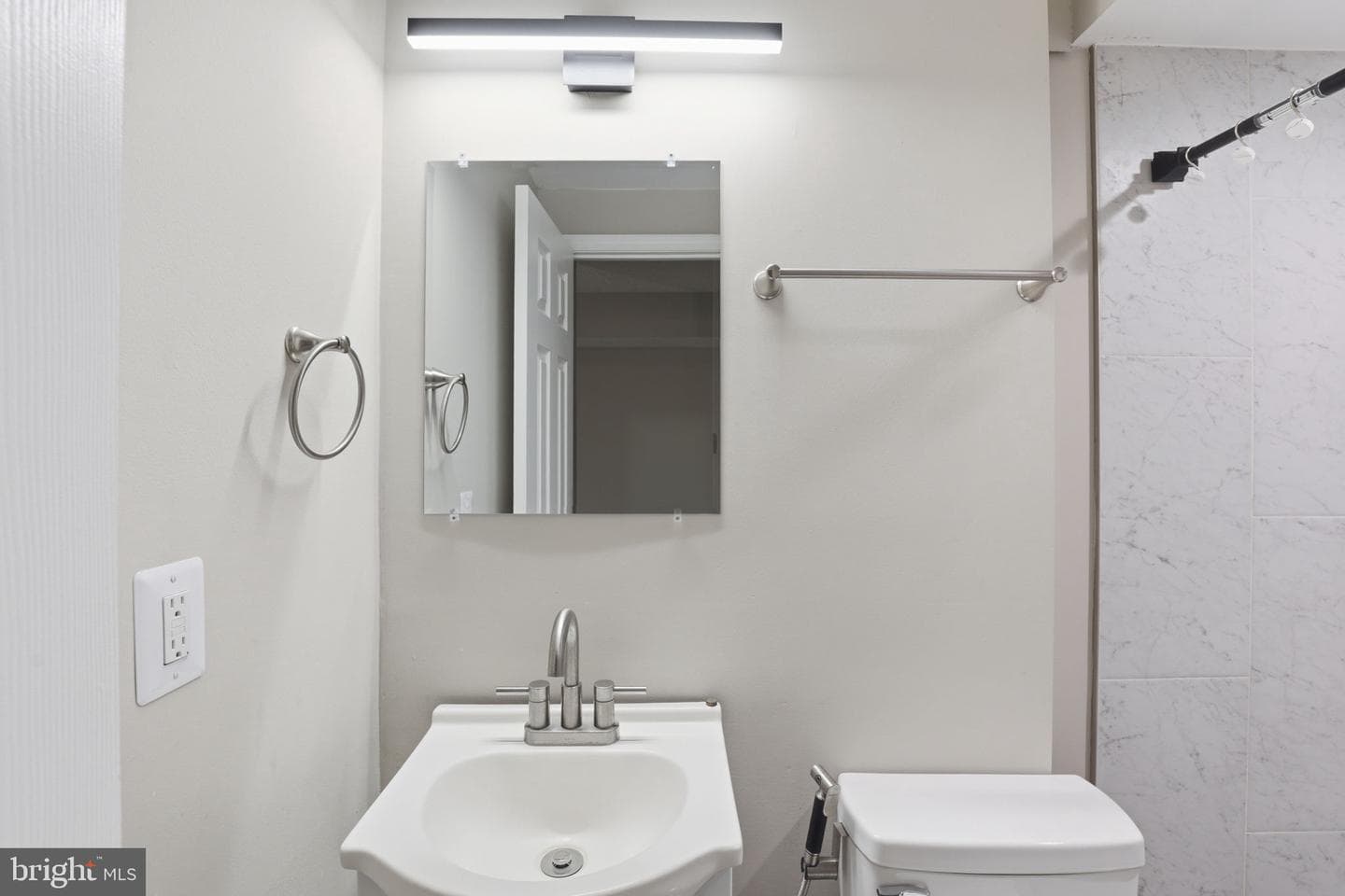 6 Stratford Court photo 17