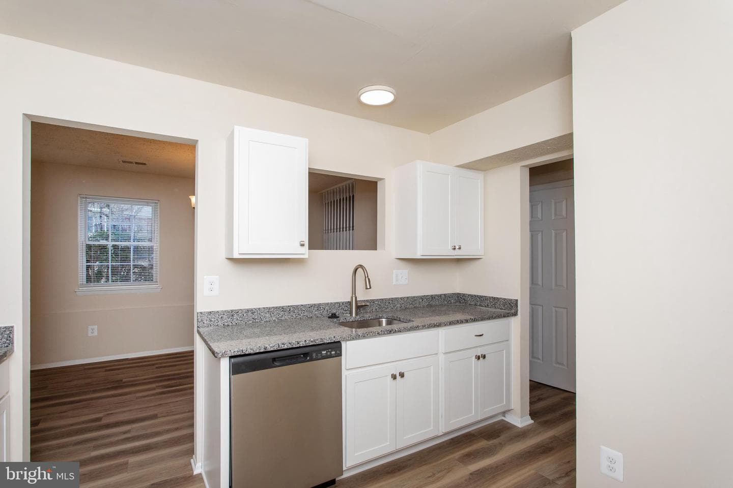 1010 Victoria Place photo 14