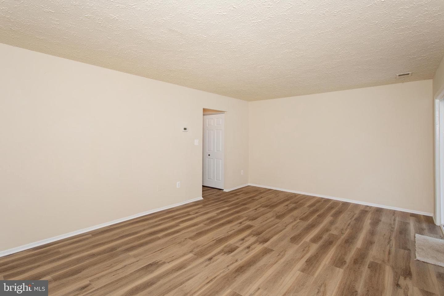 1010 Victoria Place photo 21