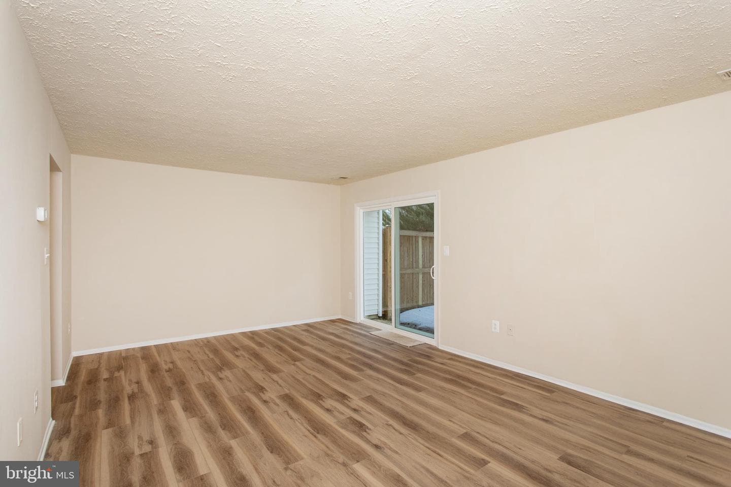 1010 Victoria Place photo 22