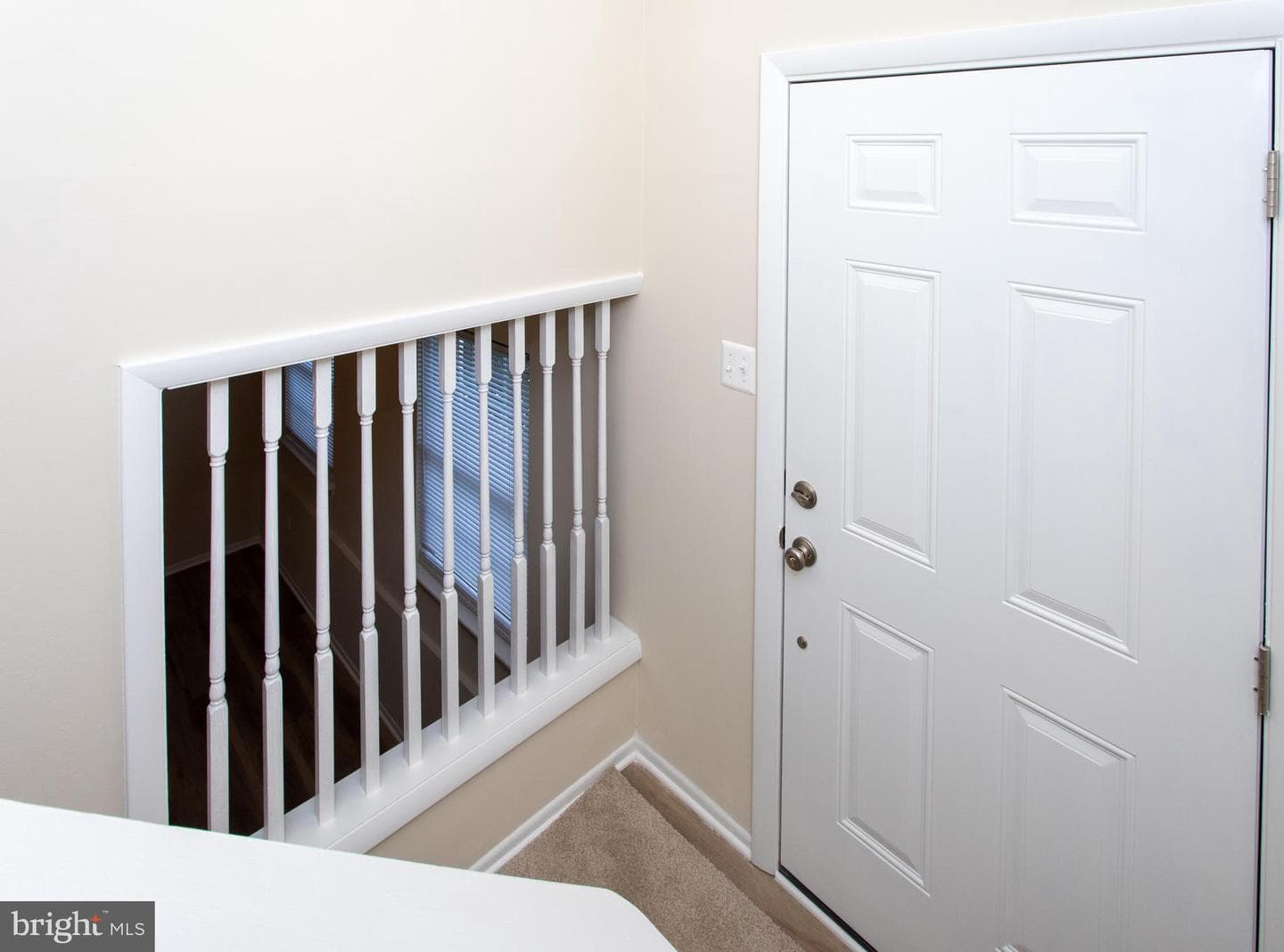 1010 Victoria Place photo 3