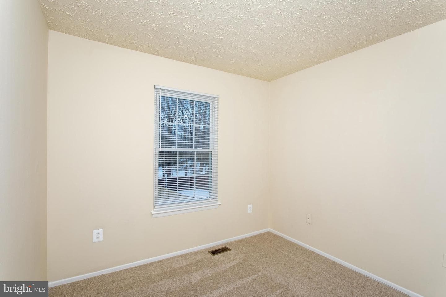 1010 Victoria Place photo 31