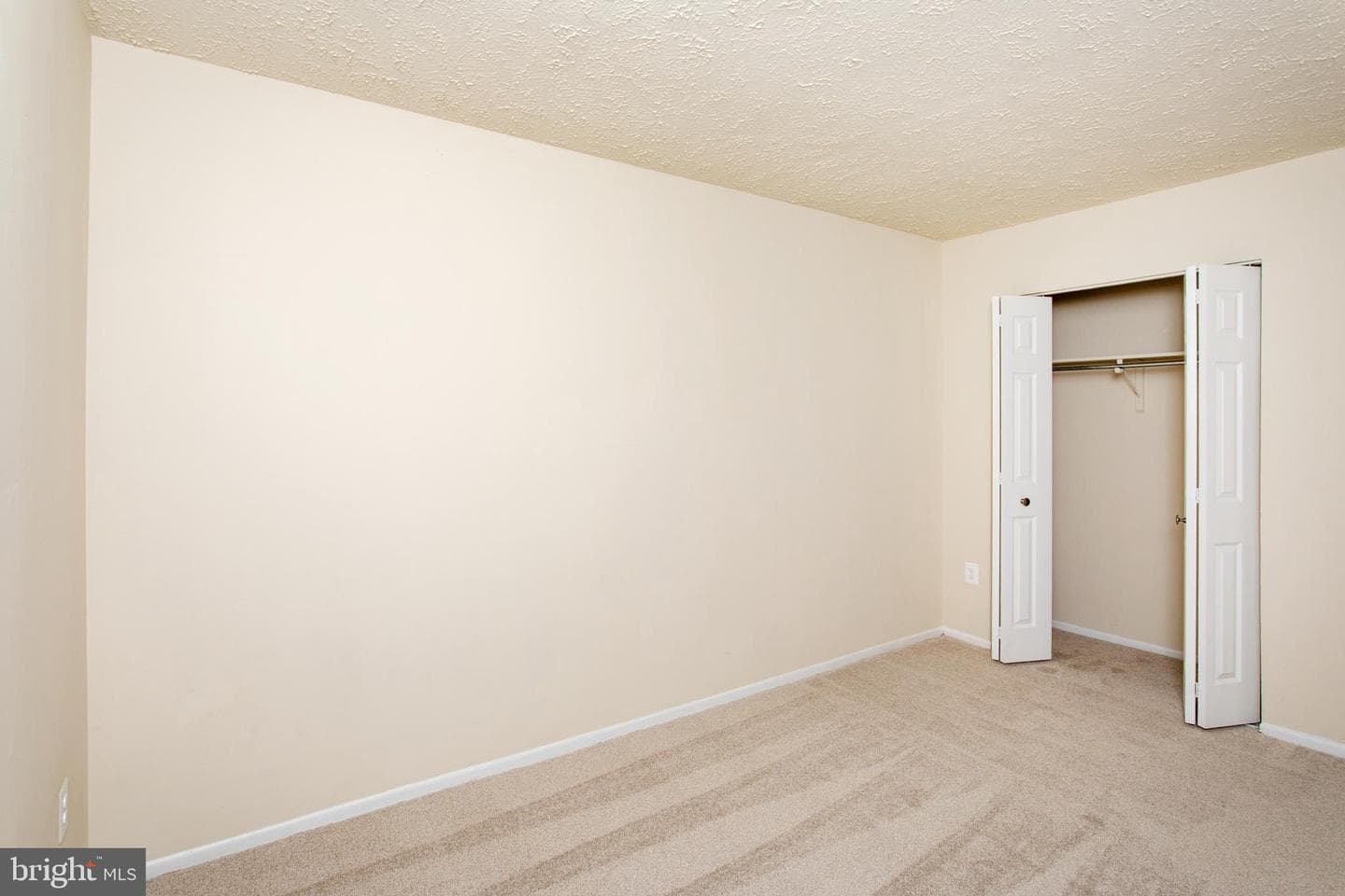 1010 Victoria Place photo 35