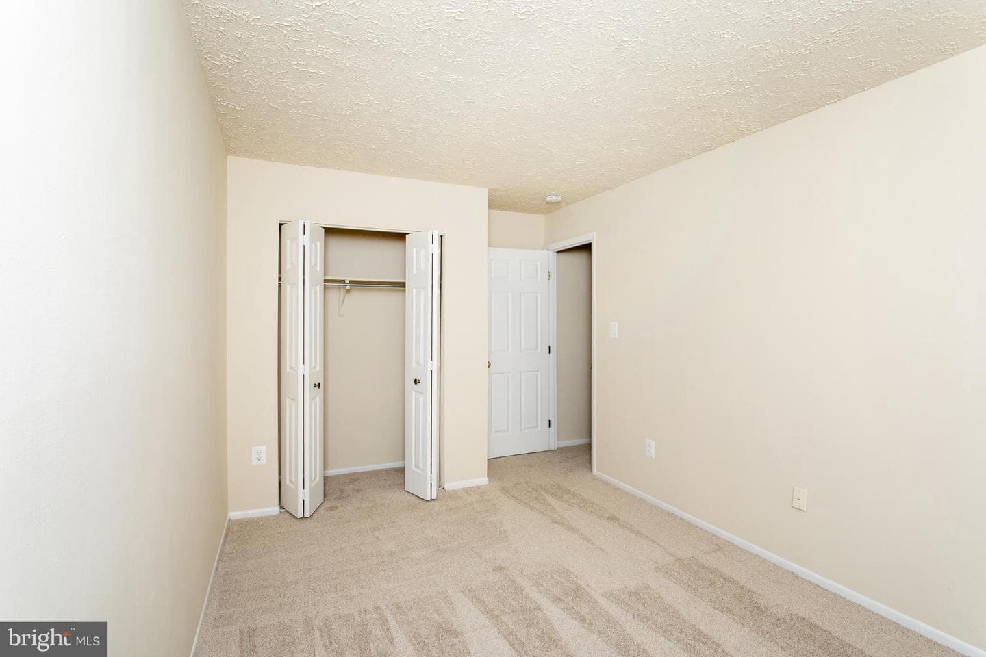 1010 Victoria Place photo 37