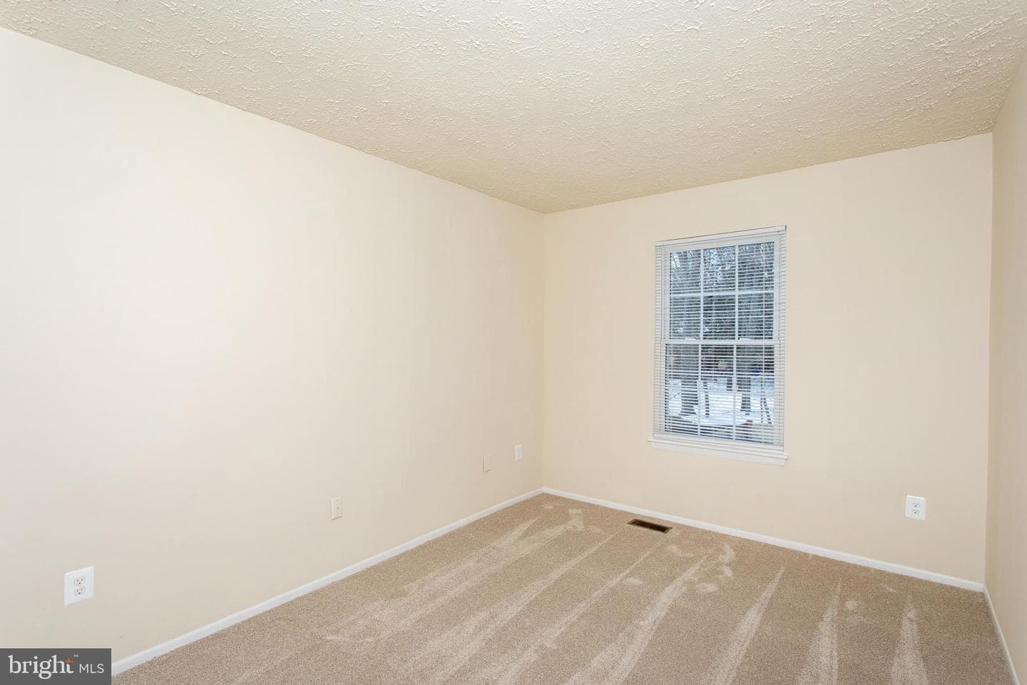 1010 Victoria Place photo 38