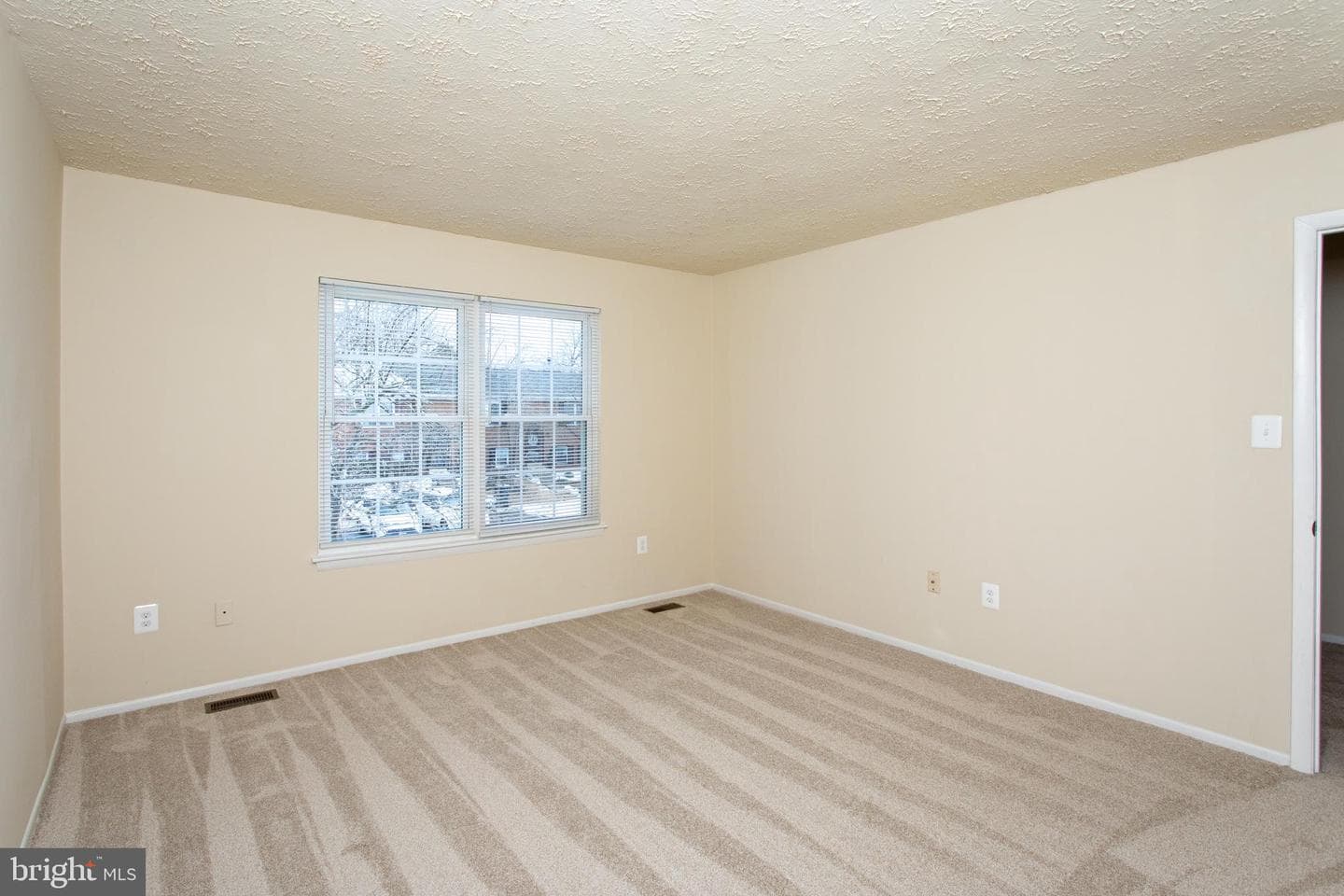 1010 Victoria Place photo 41