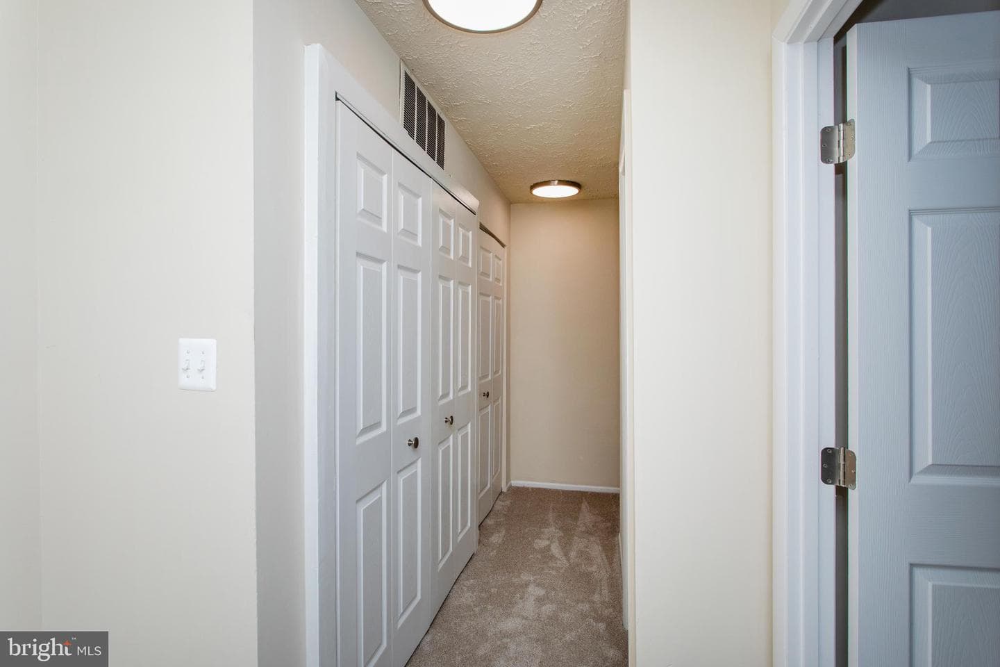 1010 Victoria Place photo 43