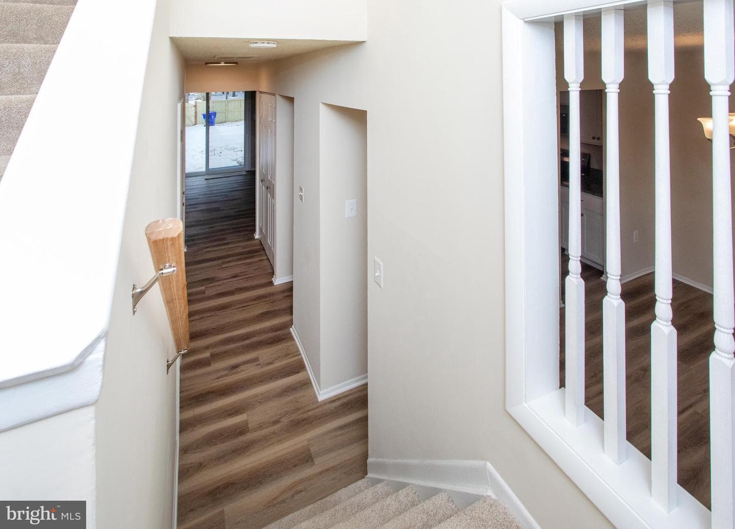 1010 Victoria Place photo 5