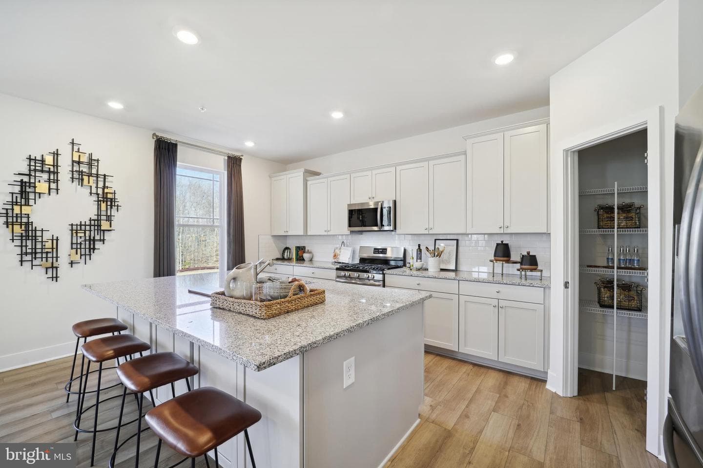 5442 Newport Circle photo 4