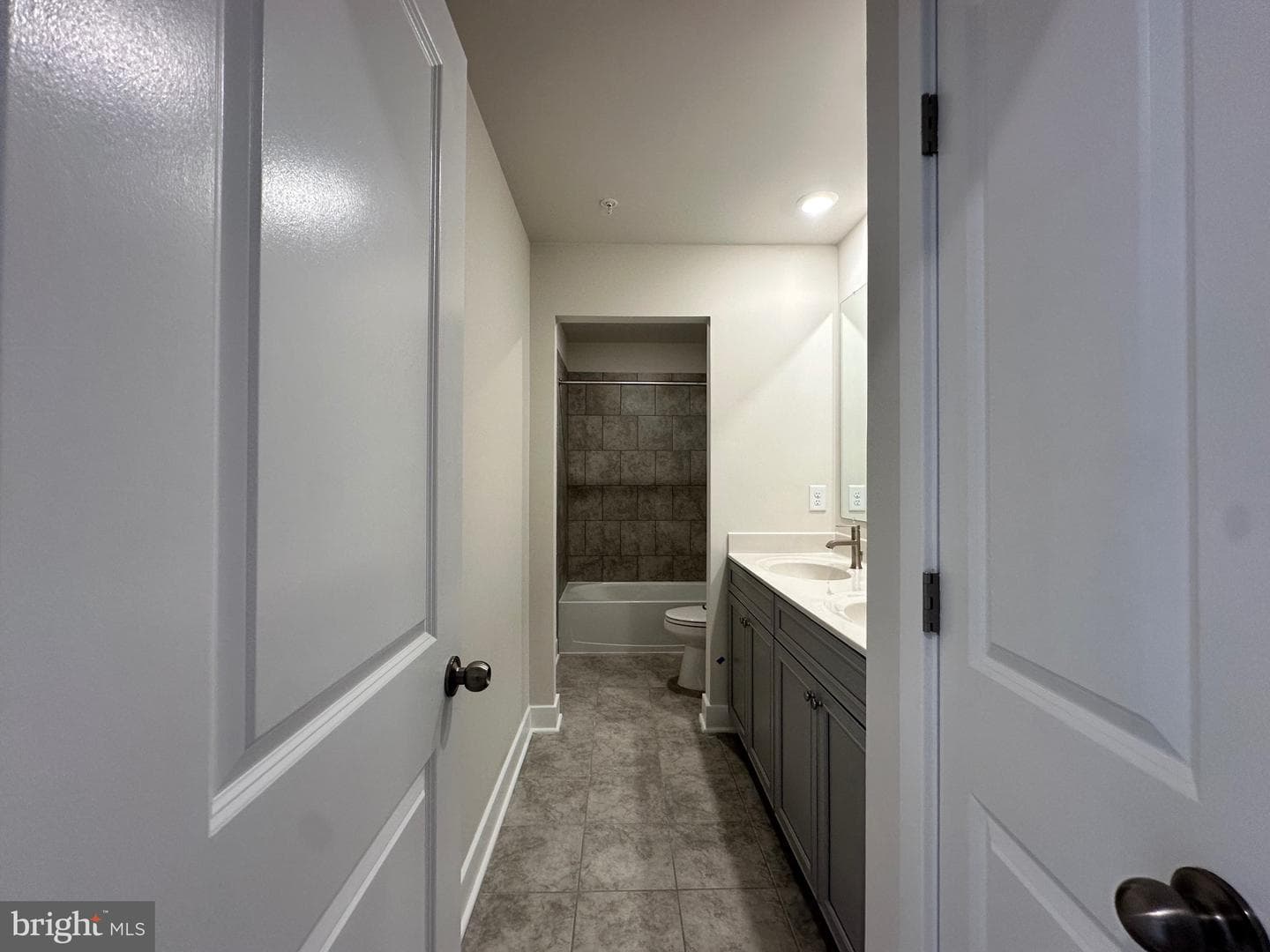 5404 Newport Circle photo 42