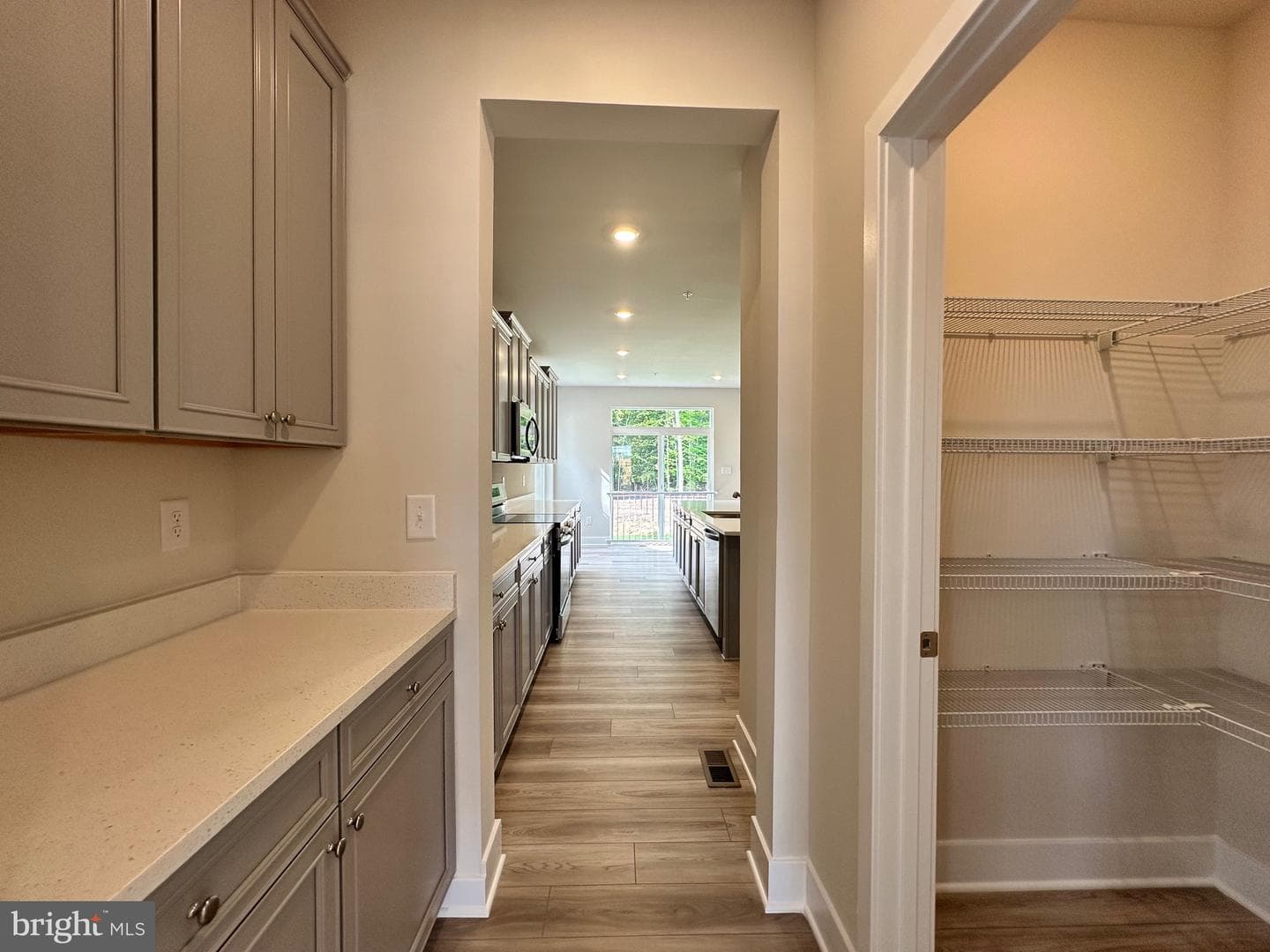 5404 Newport Circle photo 7