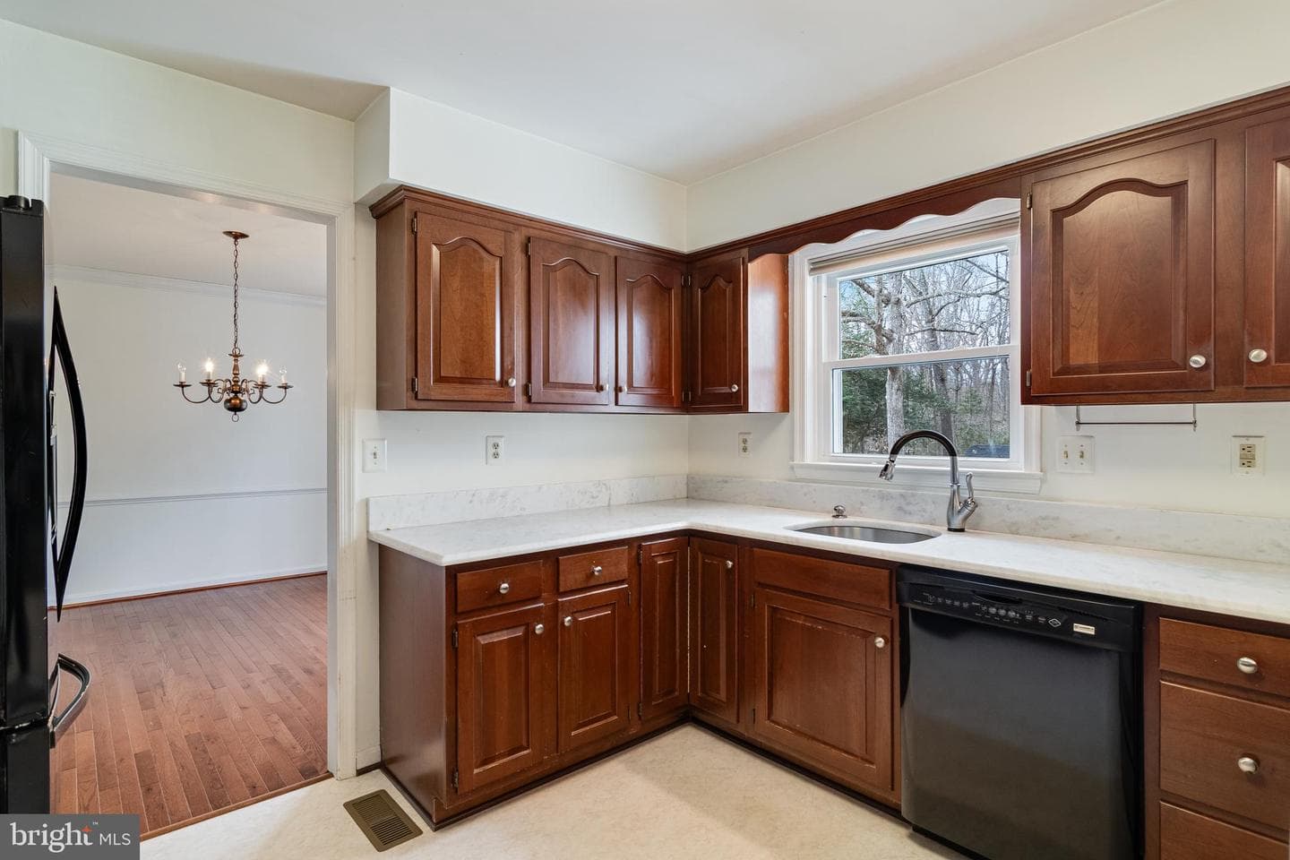 1013 Suffolk Drive photo 37