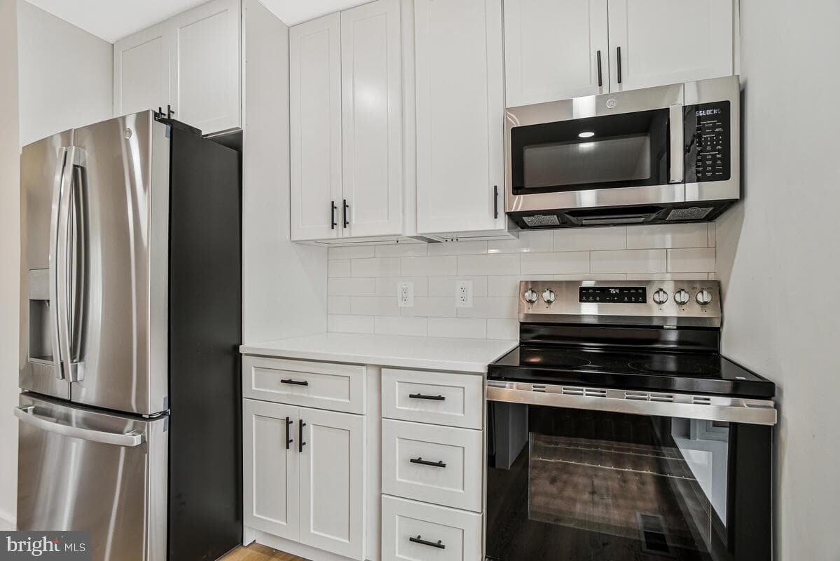 2424 Pear Tree Court photo 16