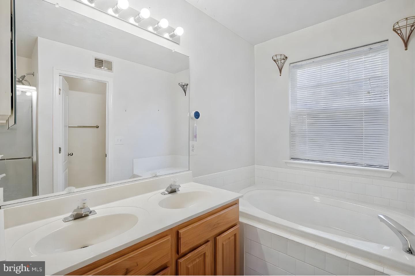 2304 Leyton Court photo 6