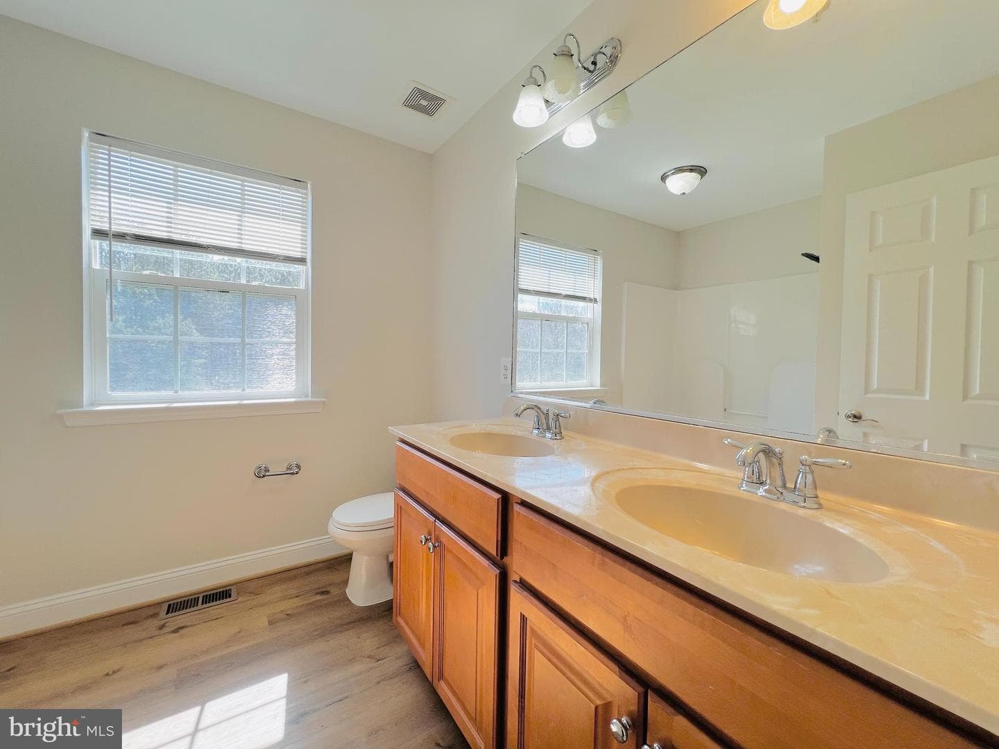 6870 Desales Place photo 23