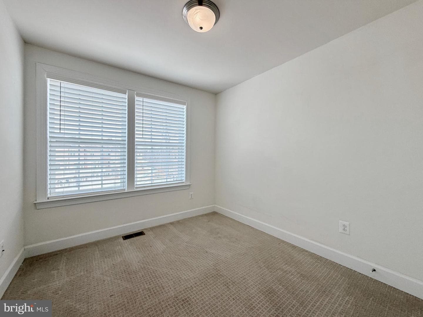 2801 Golden Gate Court photo 41