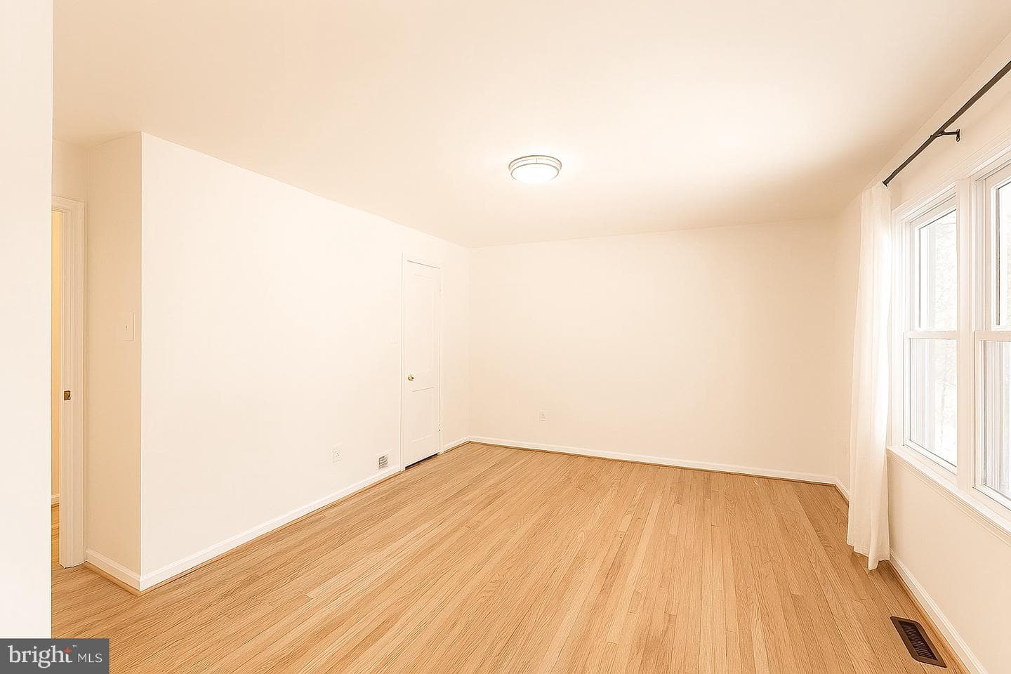 7933 Keech Road photo 9