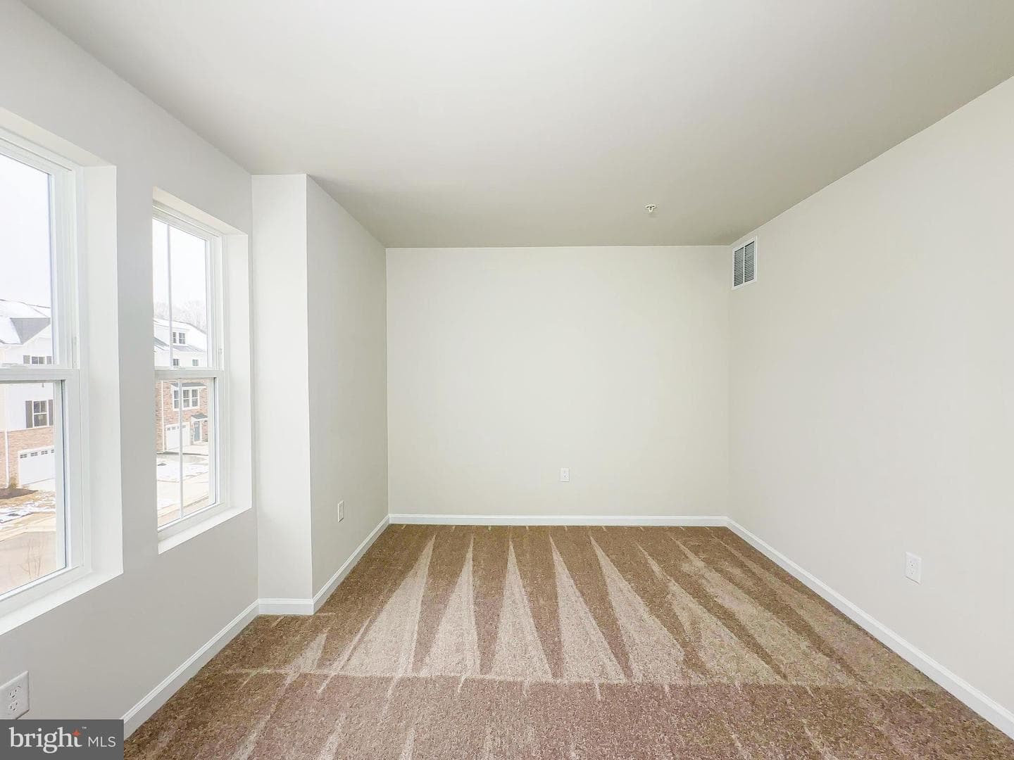 5626 Ludlow Place photo 11