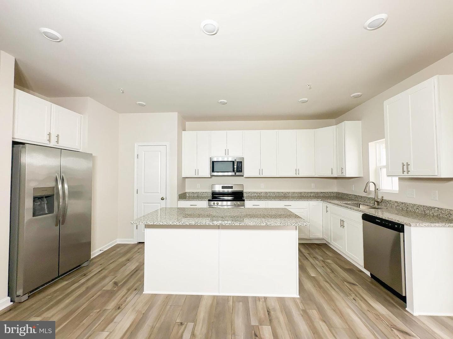 5626 Ludlow Place photo 2