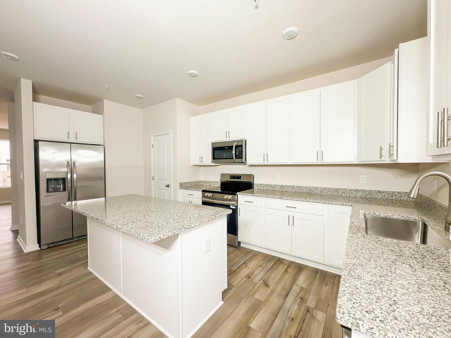 5626 Ludlow Place photo 3