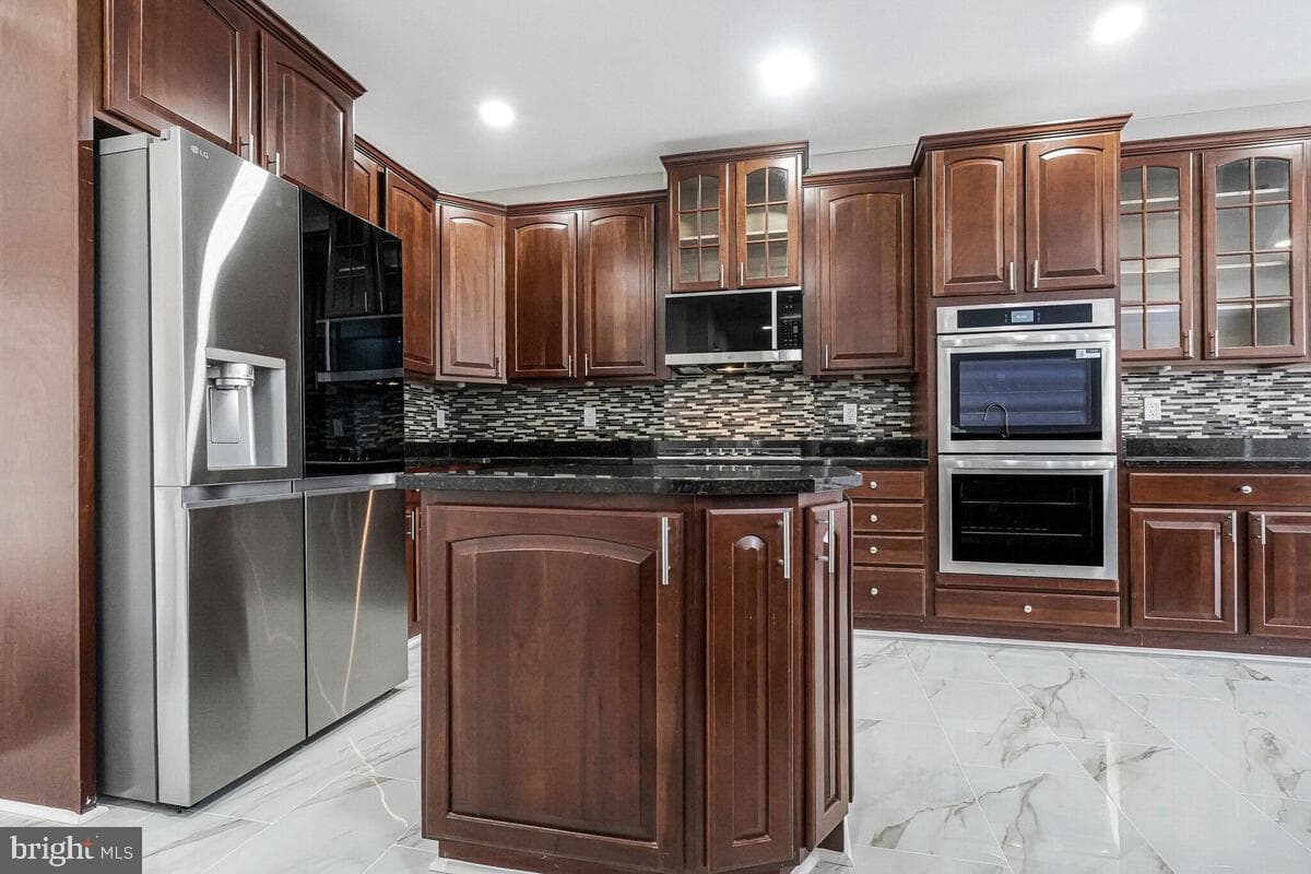 10818 Constitution Drive photo 27