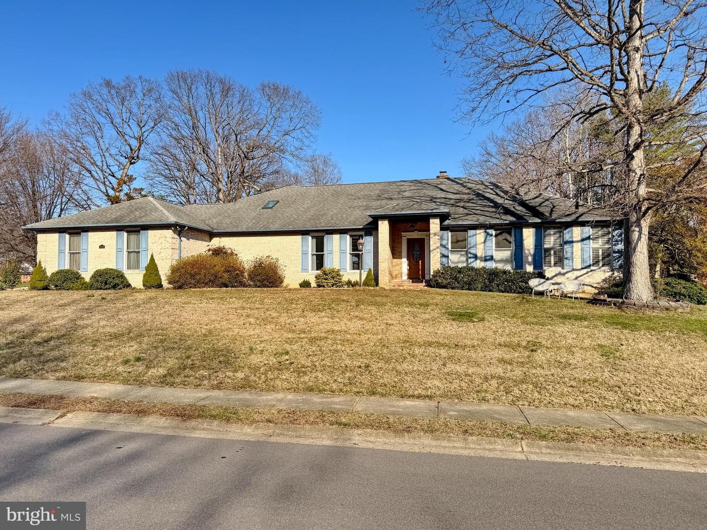 1020 Suffolk Drive photo 2