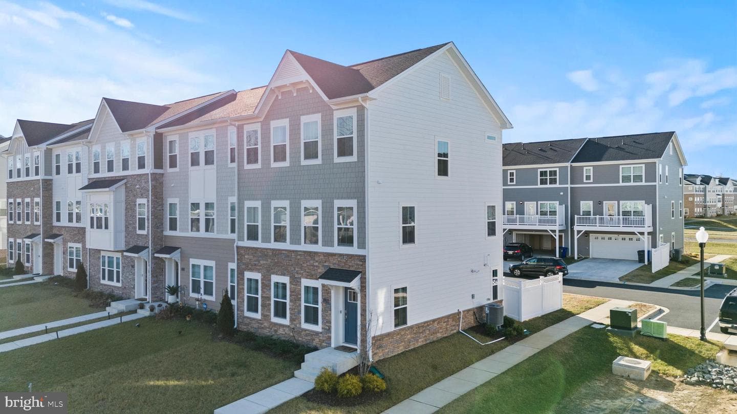 11175 Conway Place, White Plains