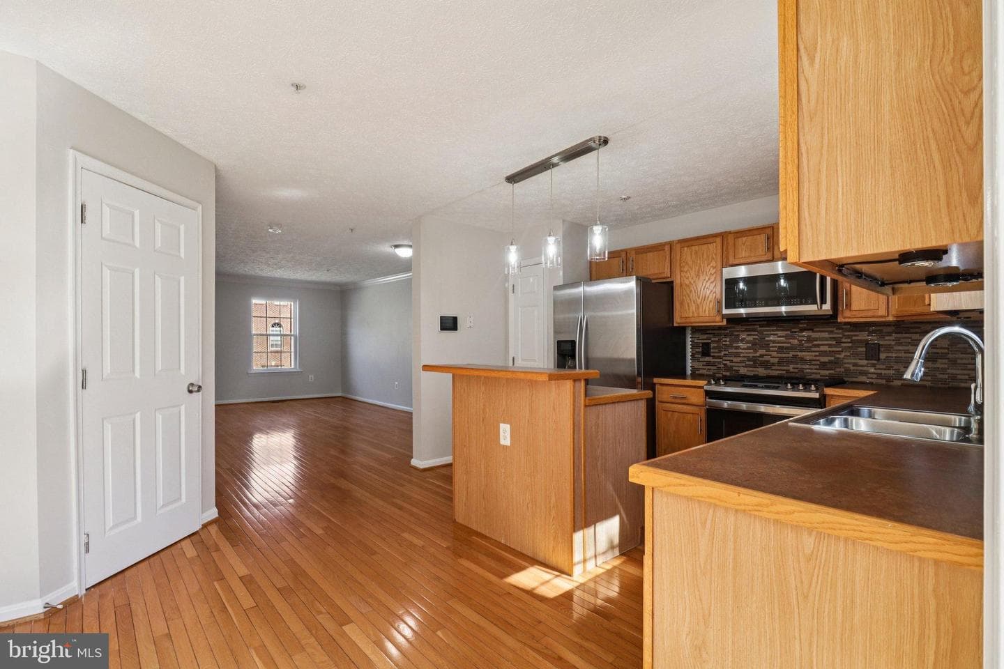 8033 Bloomsbury Place photo 17