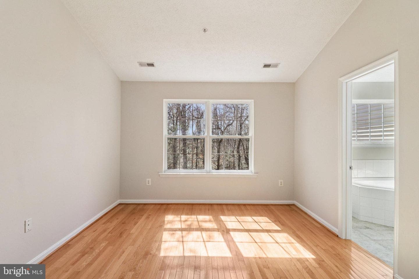 8033 Bloomsbury Place photo 37